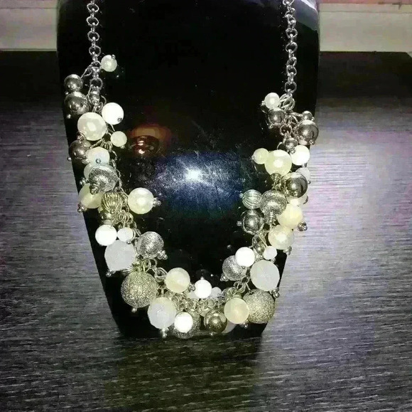 Women's Beautiful Beaded Necklace And Earring Set Brand New With Tags - Picture 5 of 13